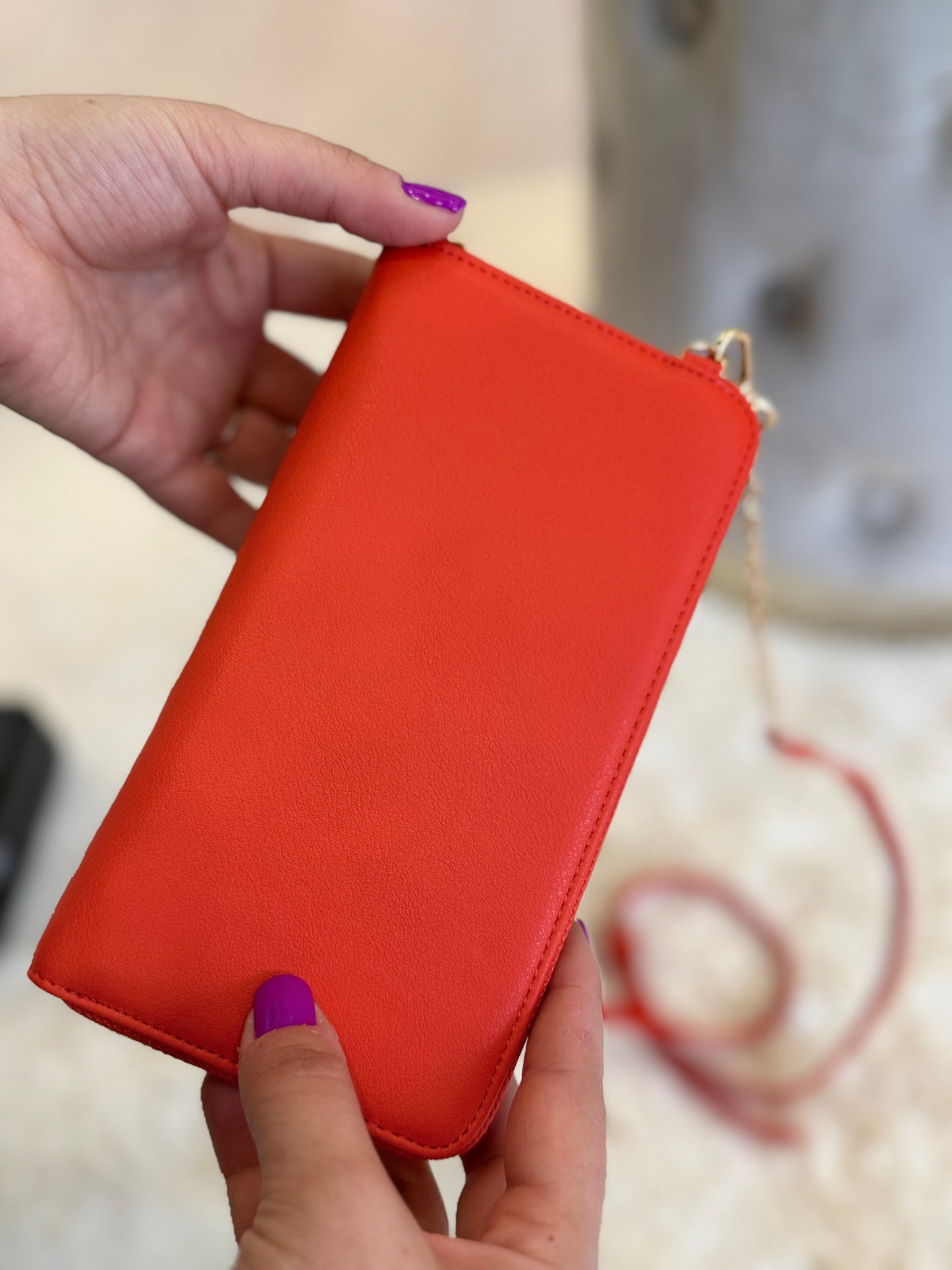 Portacellulare arancione con tracolla Mamì, elegante e pratico per smartphone