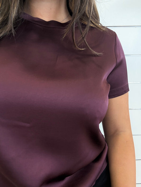 T-shirt in viscosa vinaccia di ECO con vestibilità comoda e tono elegante per ogni occasione