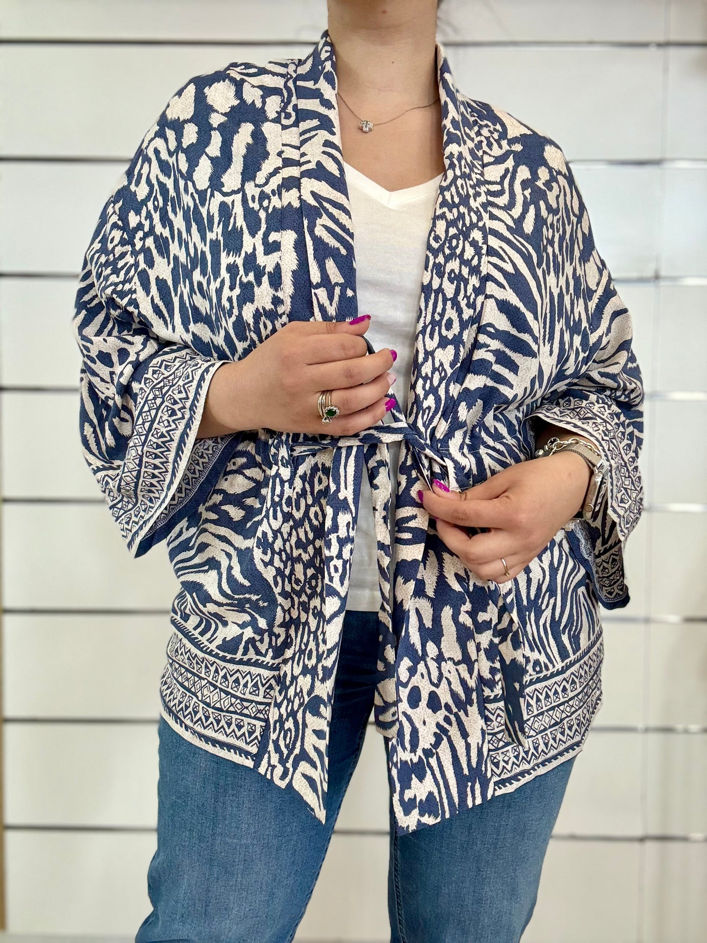 Kimono fantasia zebra di Molly Bracken con motivo a righe e maniche larghe, perfetto per l'estate