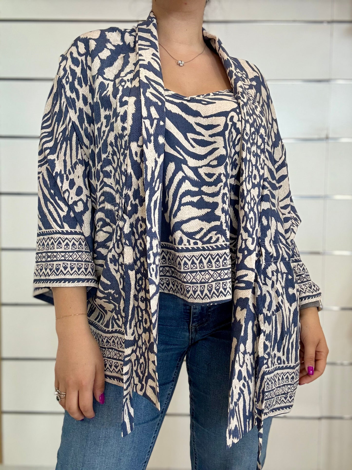 Kimono fantasia in stile zebra con design elegante per outfit estivi alla moda