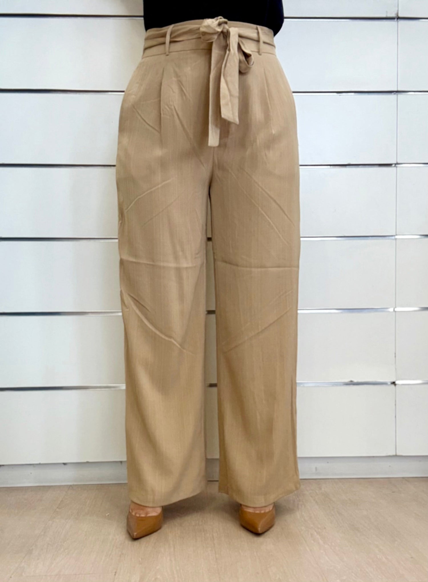 Eleganti pantaloni neri della collezione GONNE E PANTALONI di Mamì, perfetti per ogni occasione