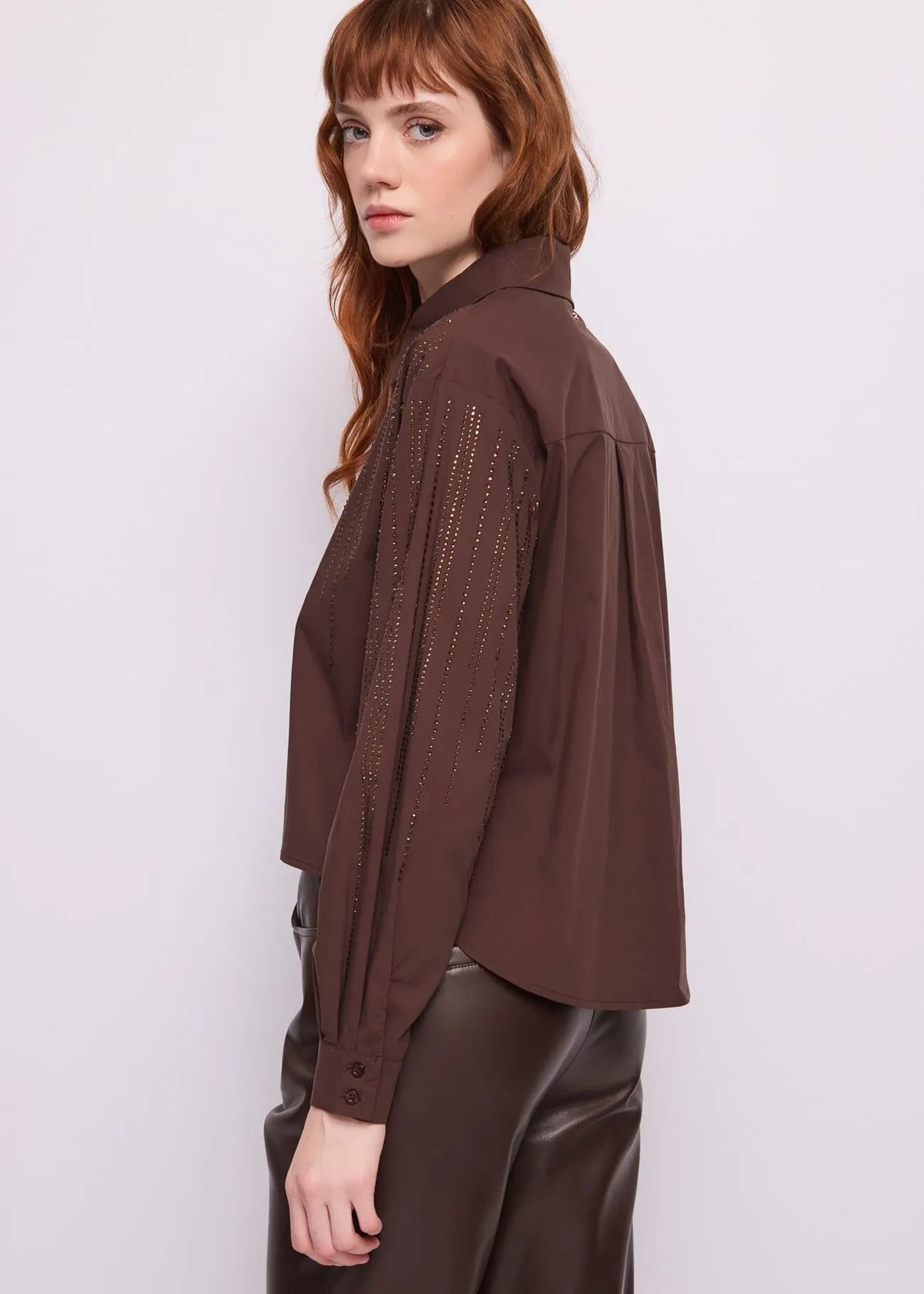 Camicia da donna in popeline con mini borchie