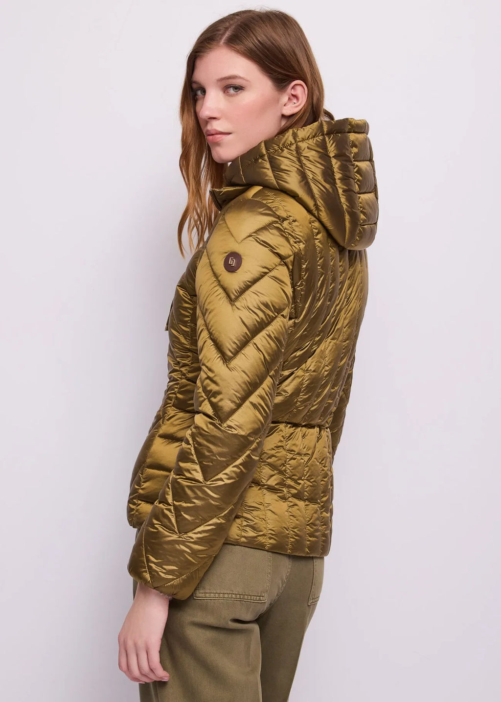 Piumino corto da donna in nylon con cappuccio verde oliva