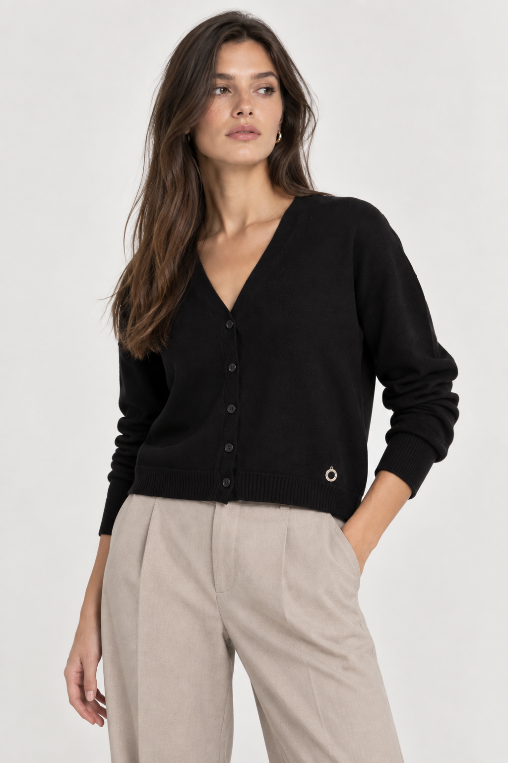 Cardigan nero con scollo a "V"