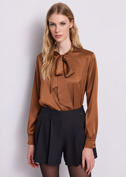 Blusa da donna con collo a foulard