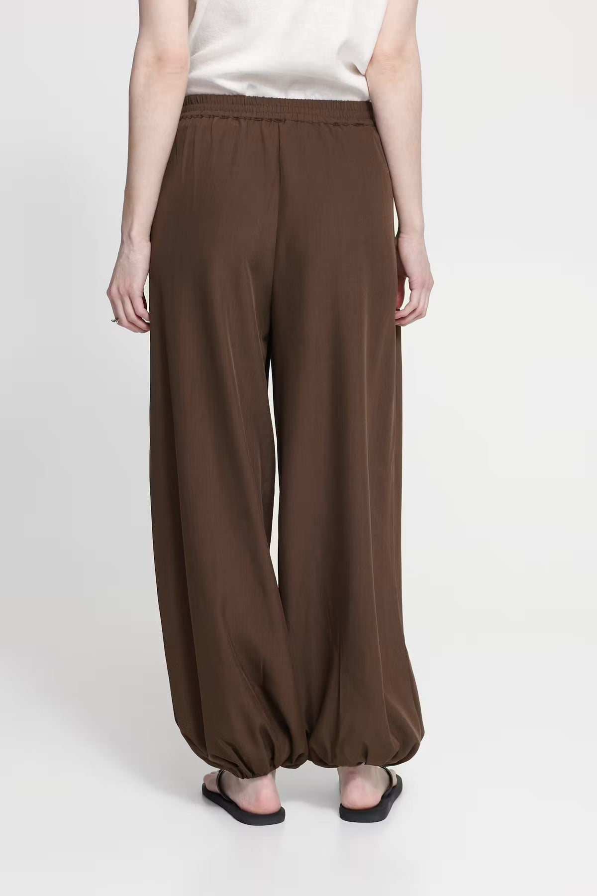 Pantaloni a gamba larga con vita alta
