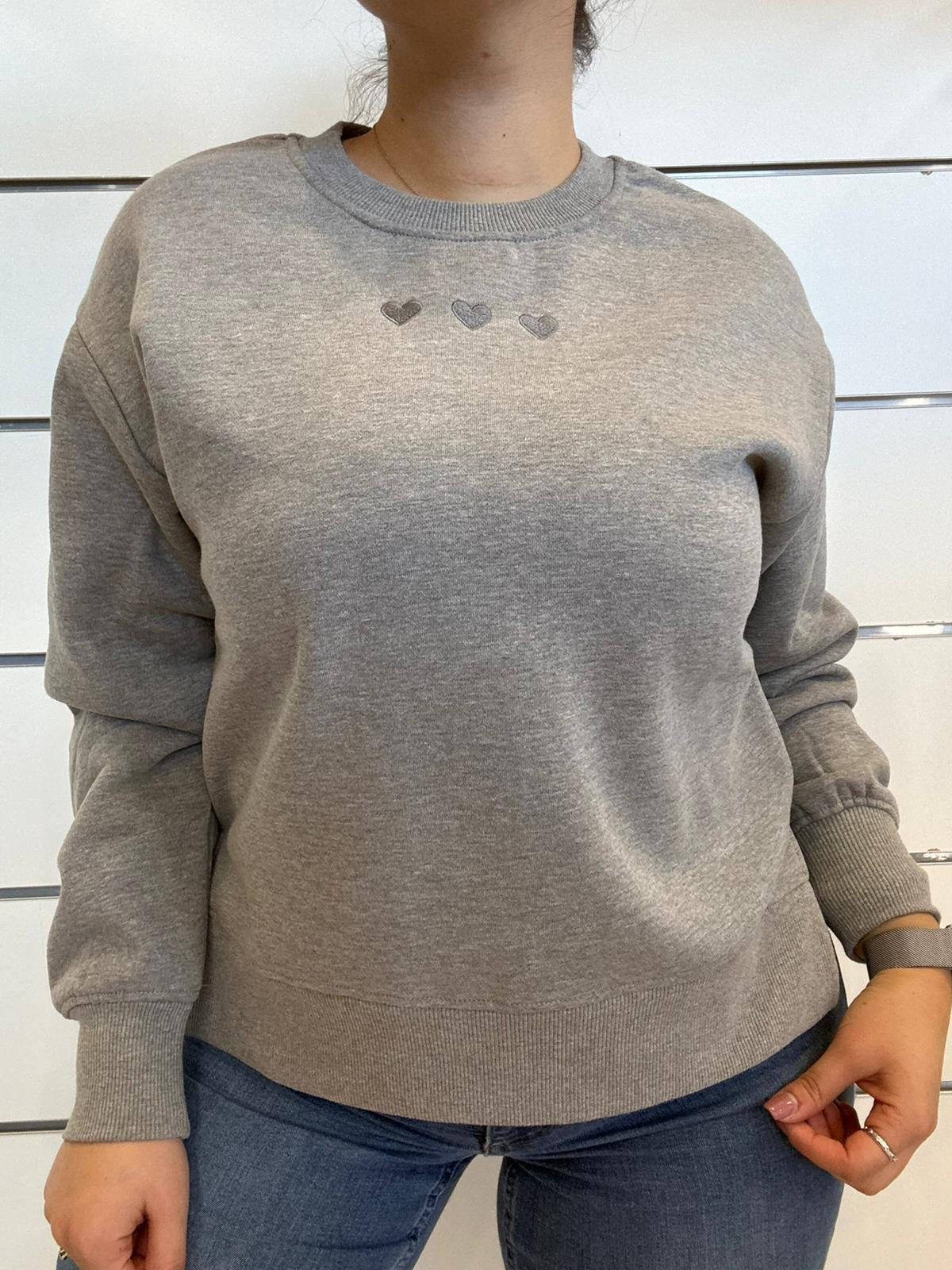 Felpa girocollo con cuoricini