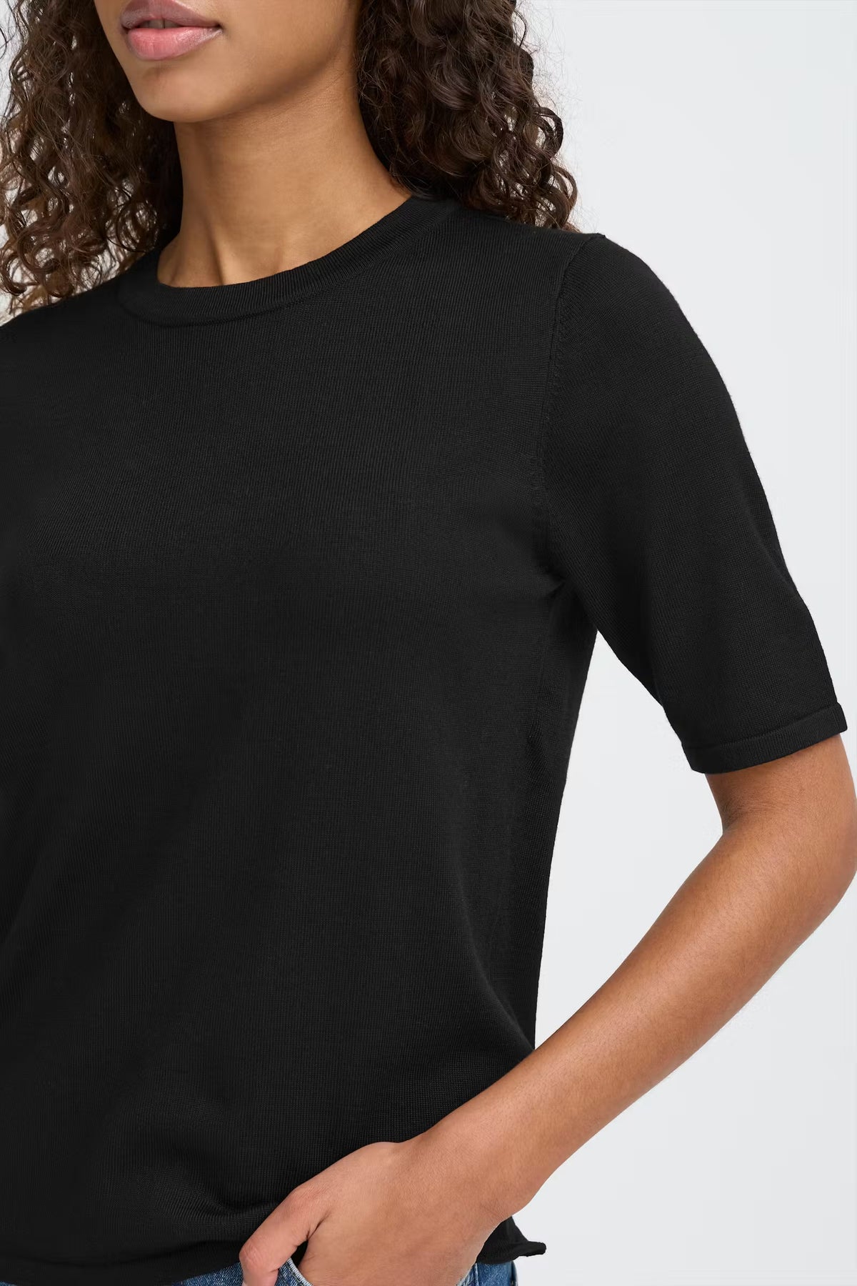 T-shirt nero a coste
