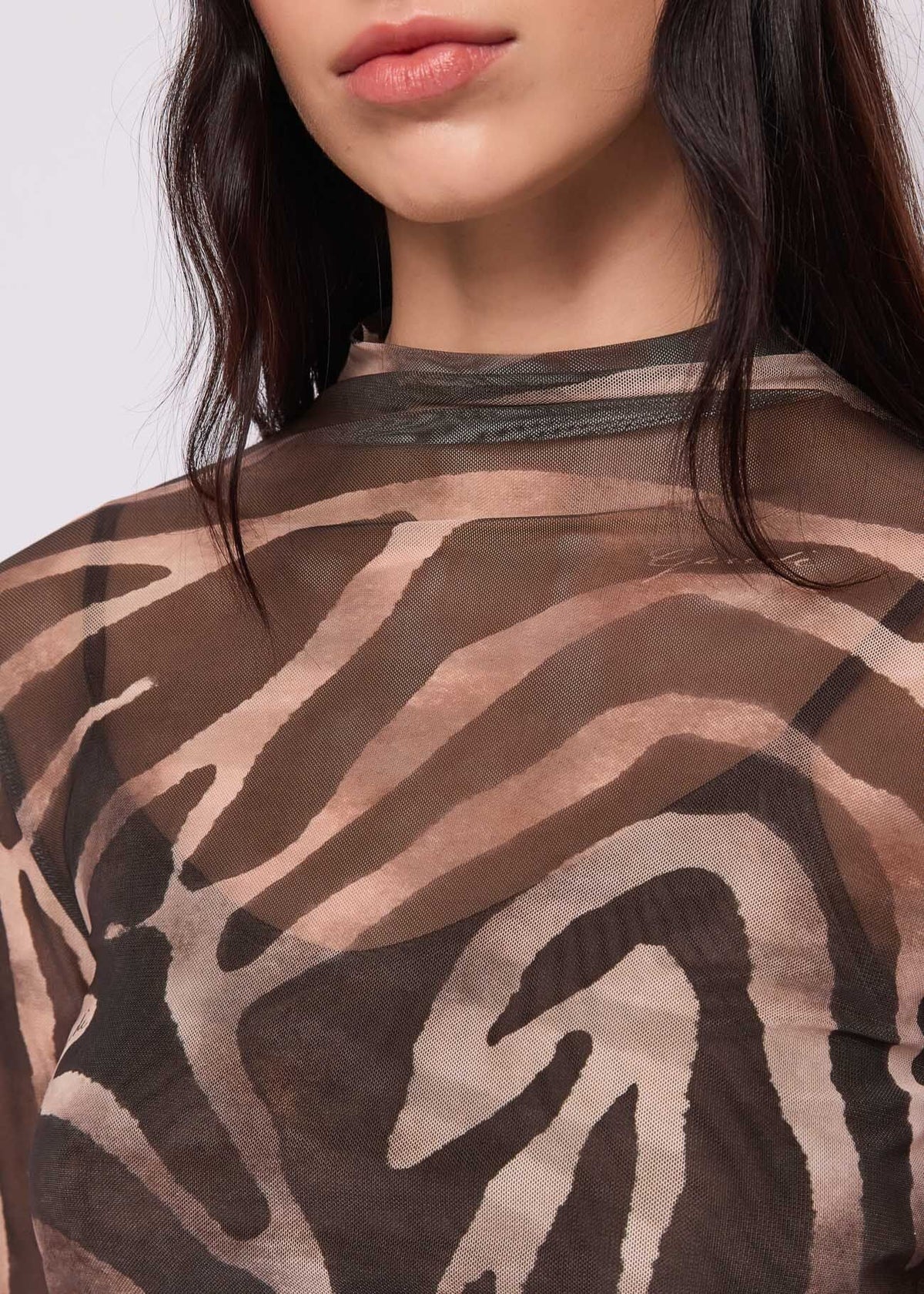 T-shirt animalier da donna con collo alto