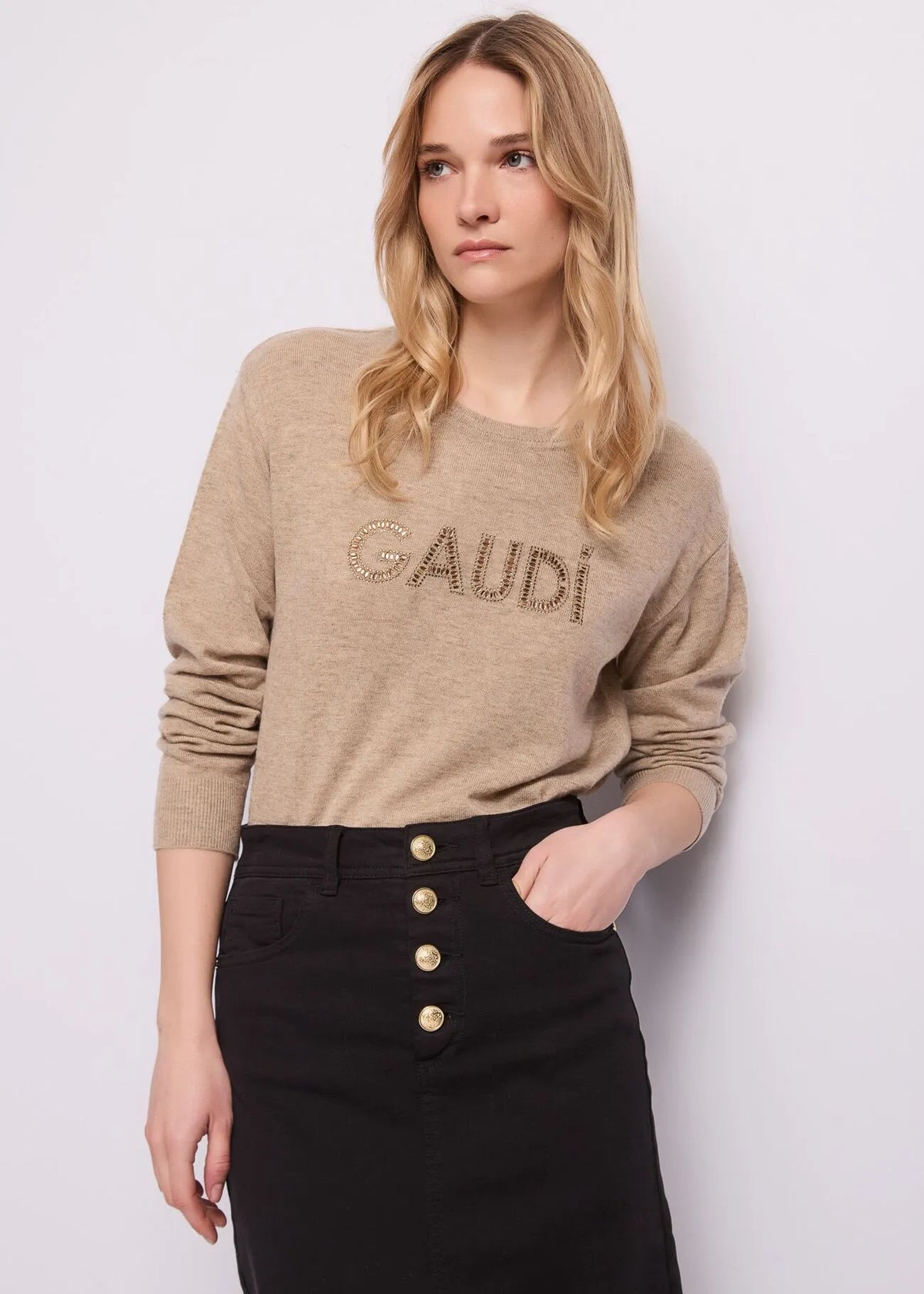 Maglia beige da donna con borchie e strass