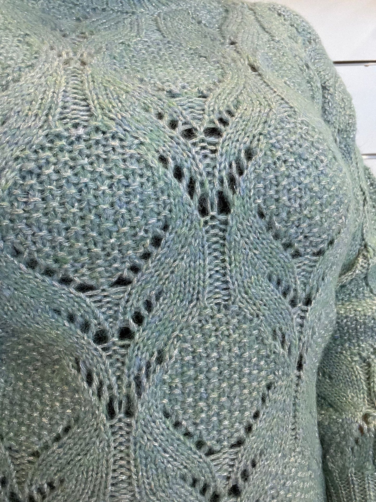 Maglione traforato azzurro con fili dorati