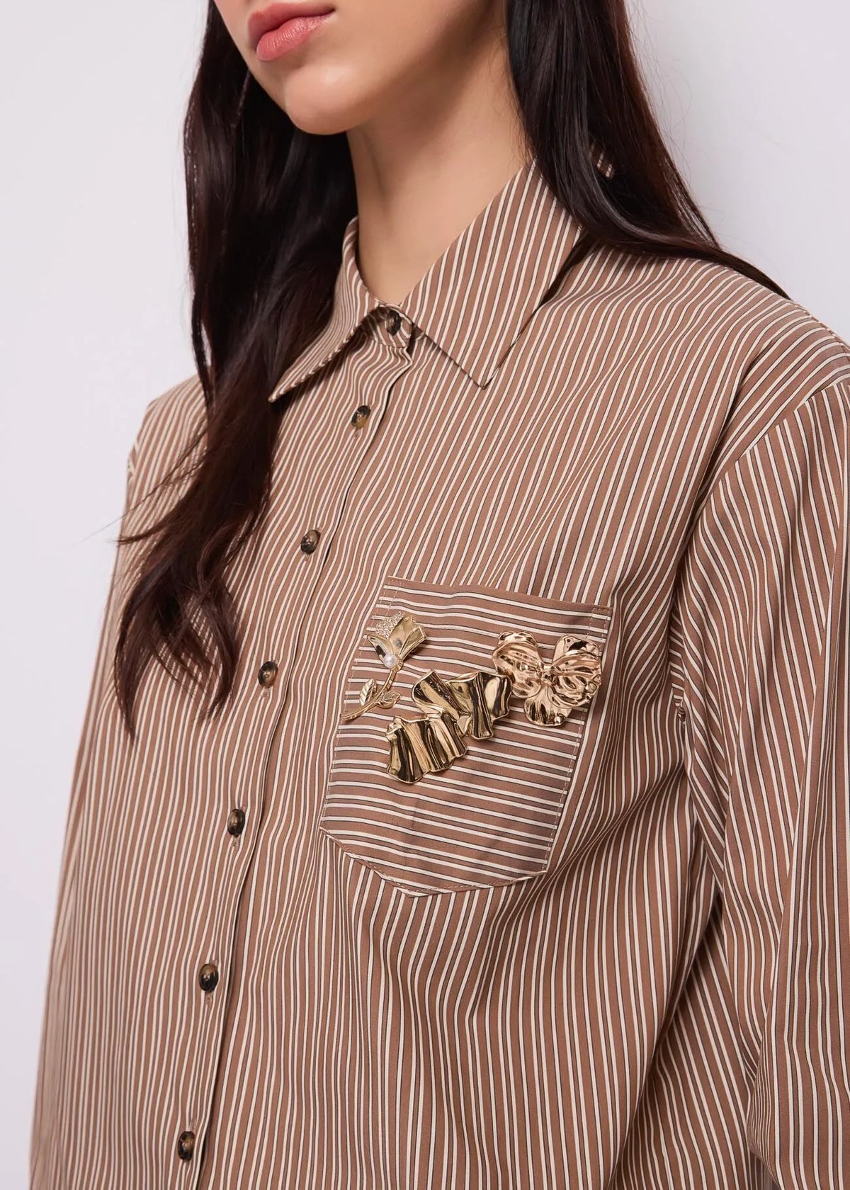 Camicia da donna in popeline con spille