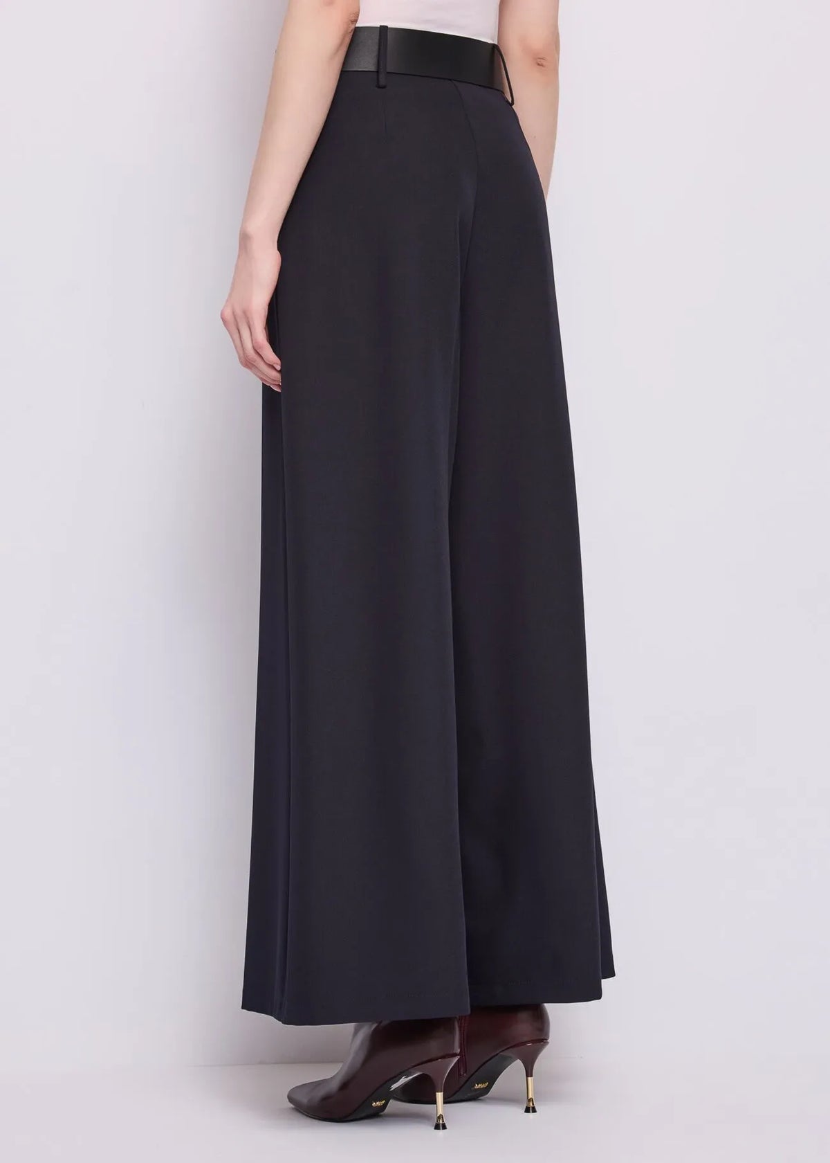 Pantaloni a palazzo da donna con cintura