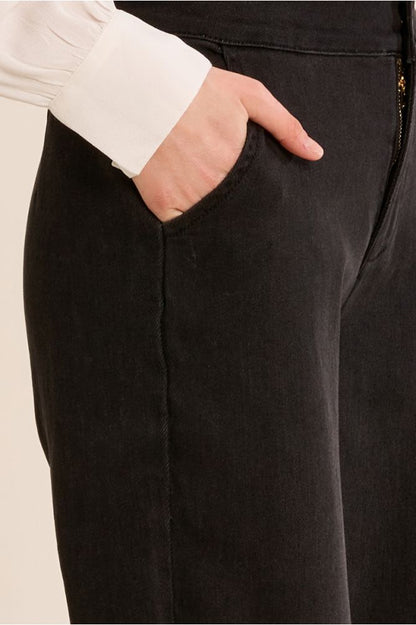 Jeans a vita alta e gamba dritta