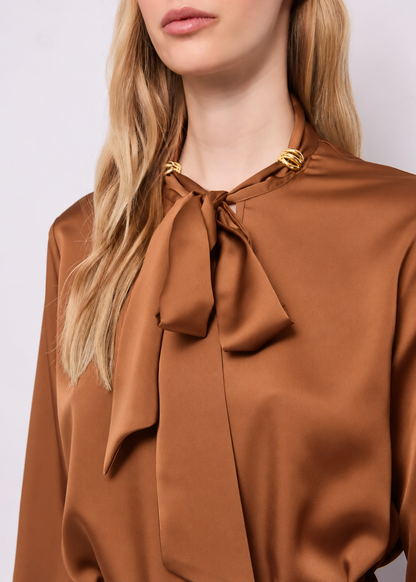 Blusa da donna con collo a foulard