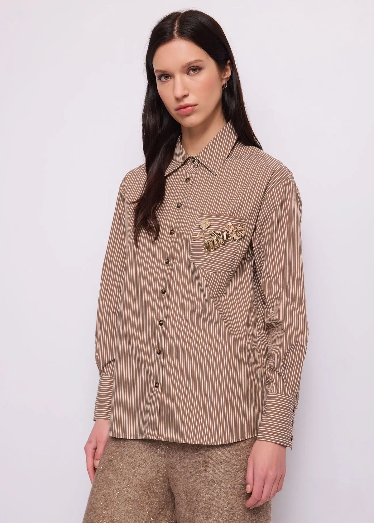 Camicia da donna in popeline con spille
