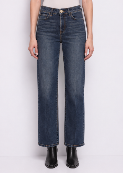 Jeans con bottone gioiello