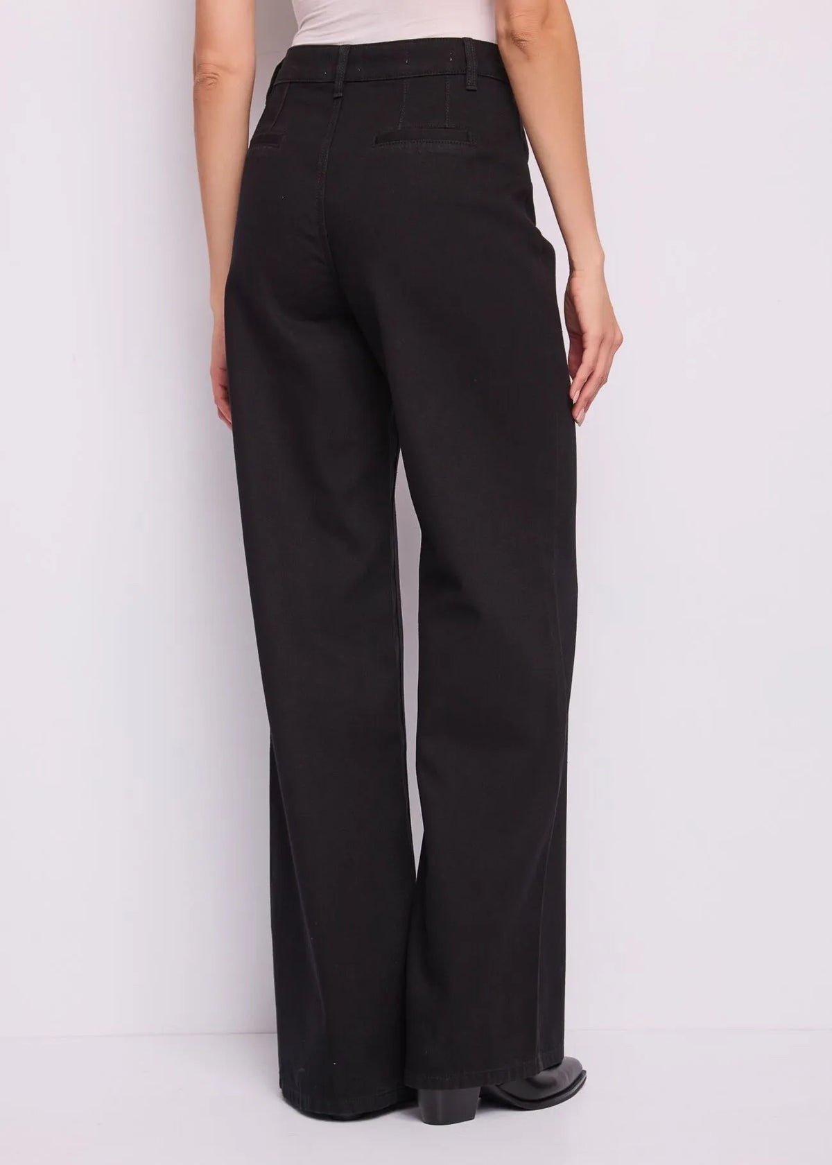 Jeans wide leg da donna con bottoni dorati