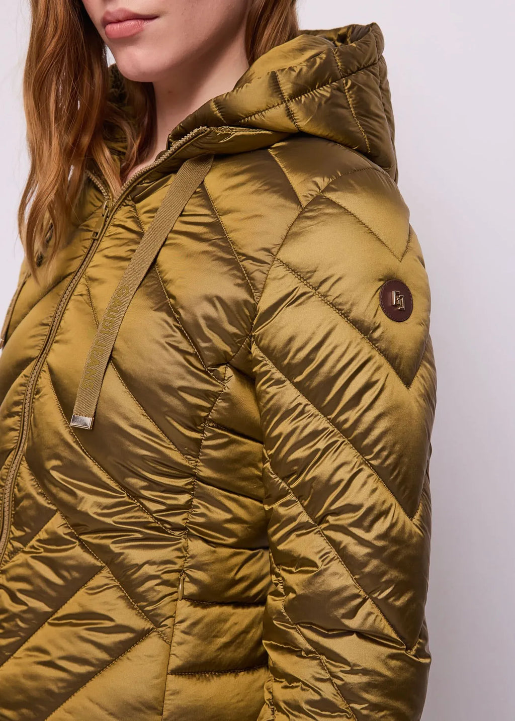 Piumino corto da donna in nylon con cappuccio verde oliva