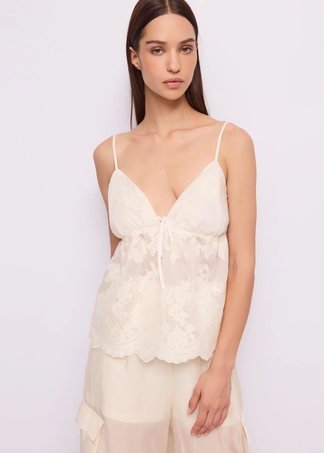 Top da donna con ricami floreali