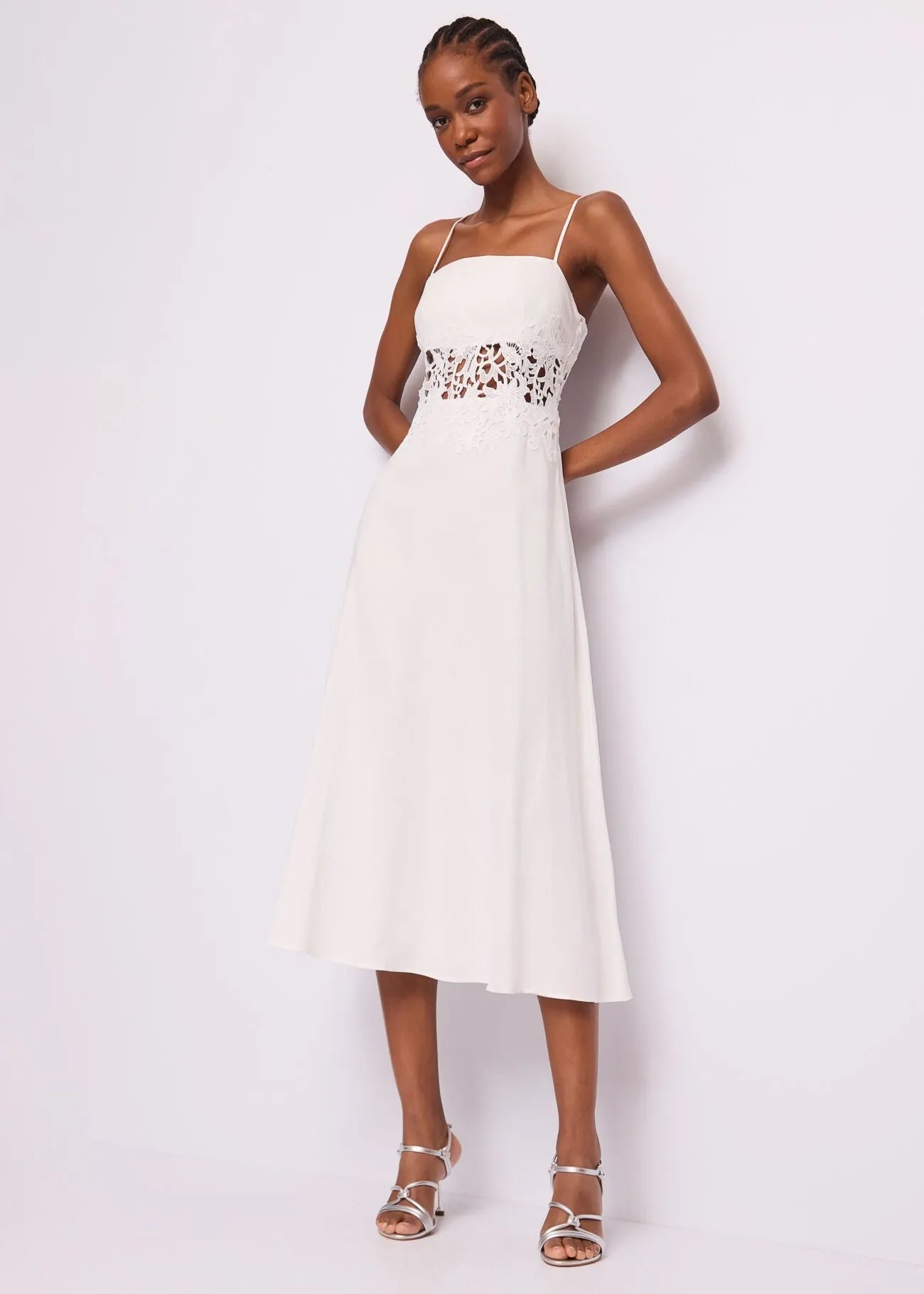 Abito bianco da donna in lino con pizzo