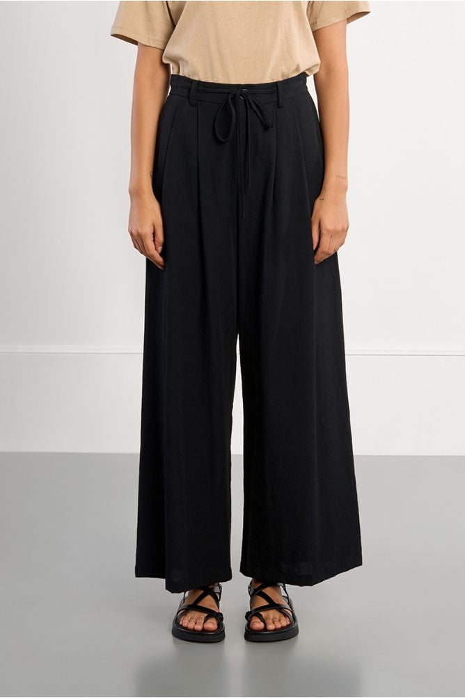 Pantaloni a gamba larga