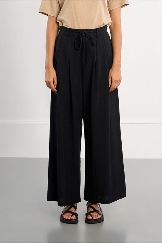 Pantaloni a gamba larga