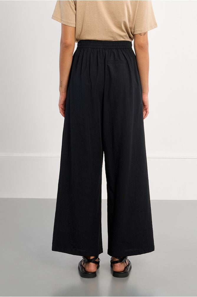 Pantaloni a gamba larga