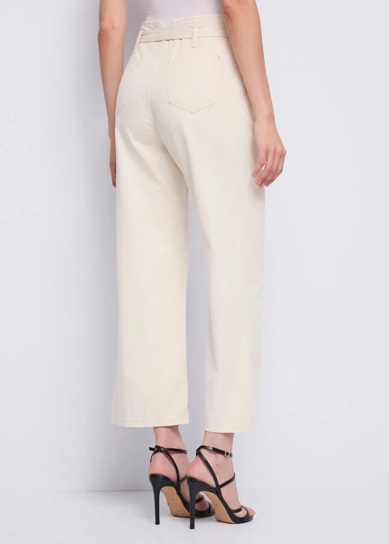 Pantaloni straight da donna con cintura