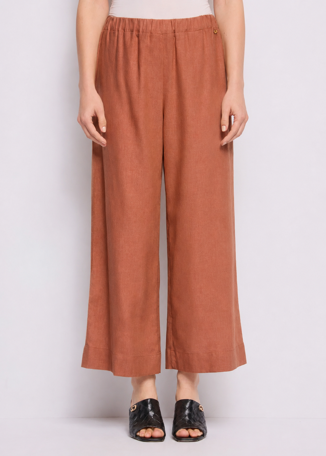 Pantaloni marroni da donna in misto lino