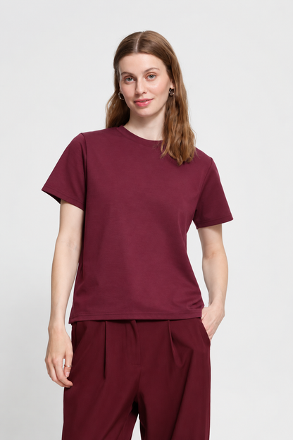 T-shirt over bordeaux