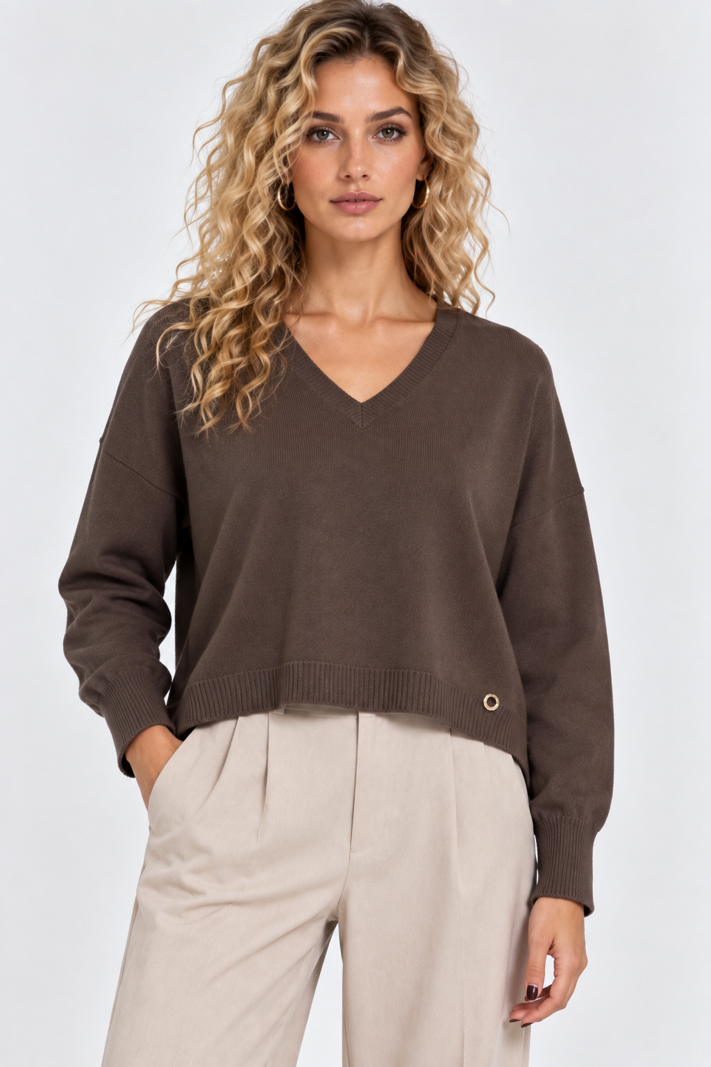 Maglioncino marrone con scollo a "V"