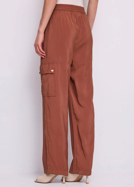 Pantaloni marrone da donna con tasche cargo