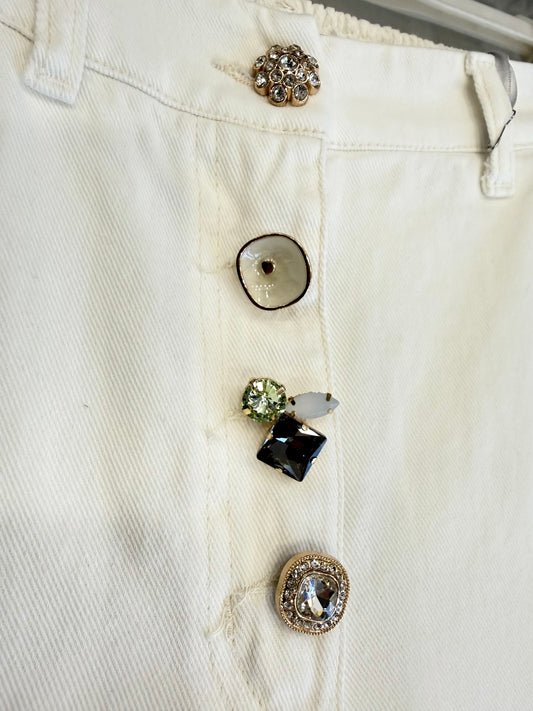Jeans bianco bottoni gioiello