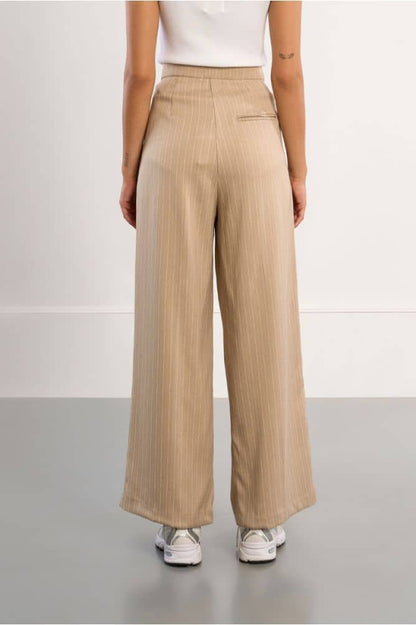 Pantalone completo a righe