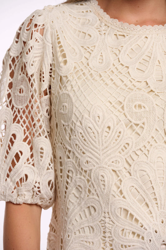 Maglia in macramè beige
