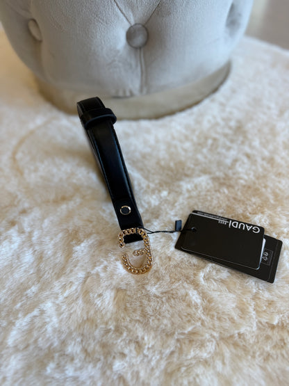 Cintura nera con fibbia a catena