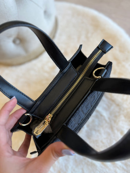 Borsa top handle nera in velluto