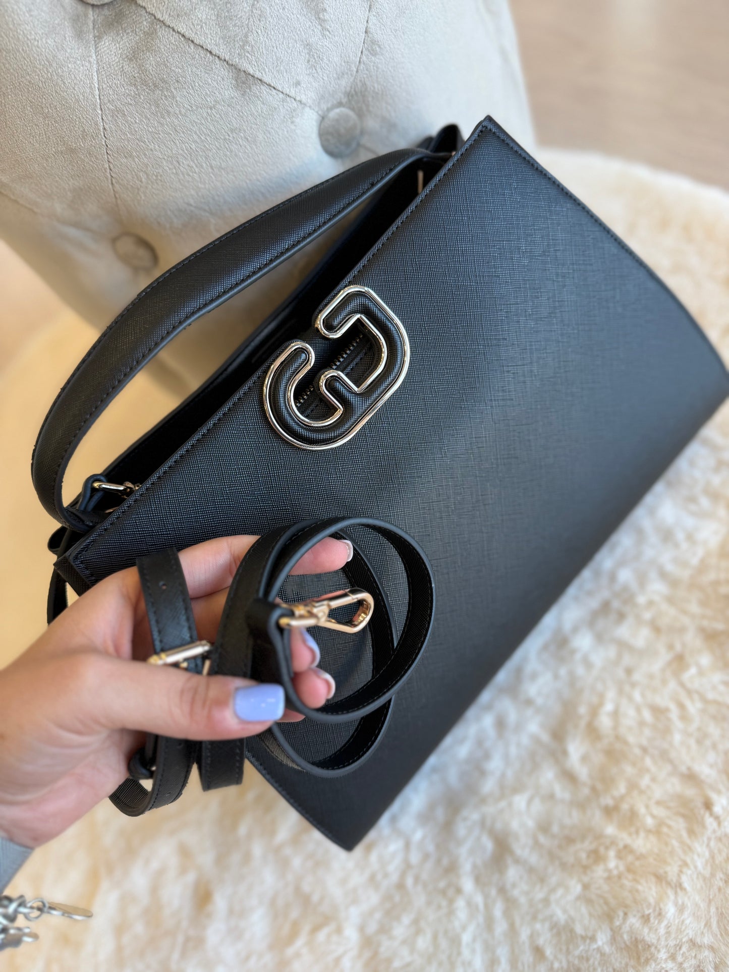 Borsa top handle nera in similpelle