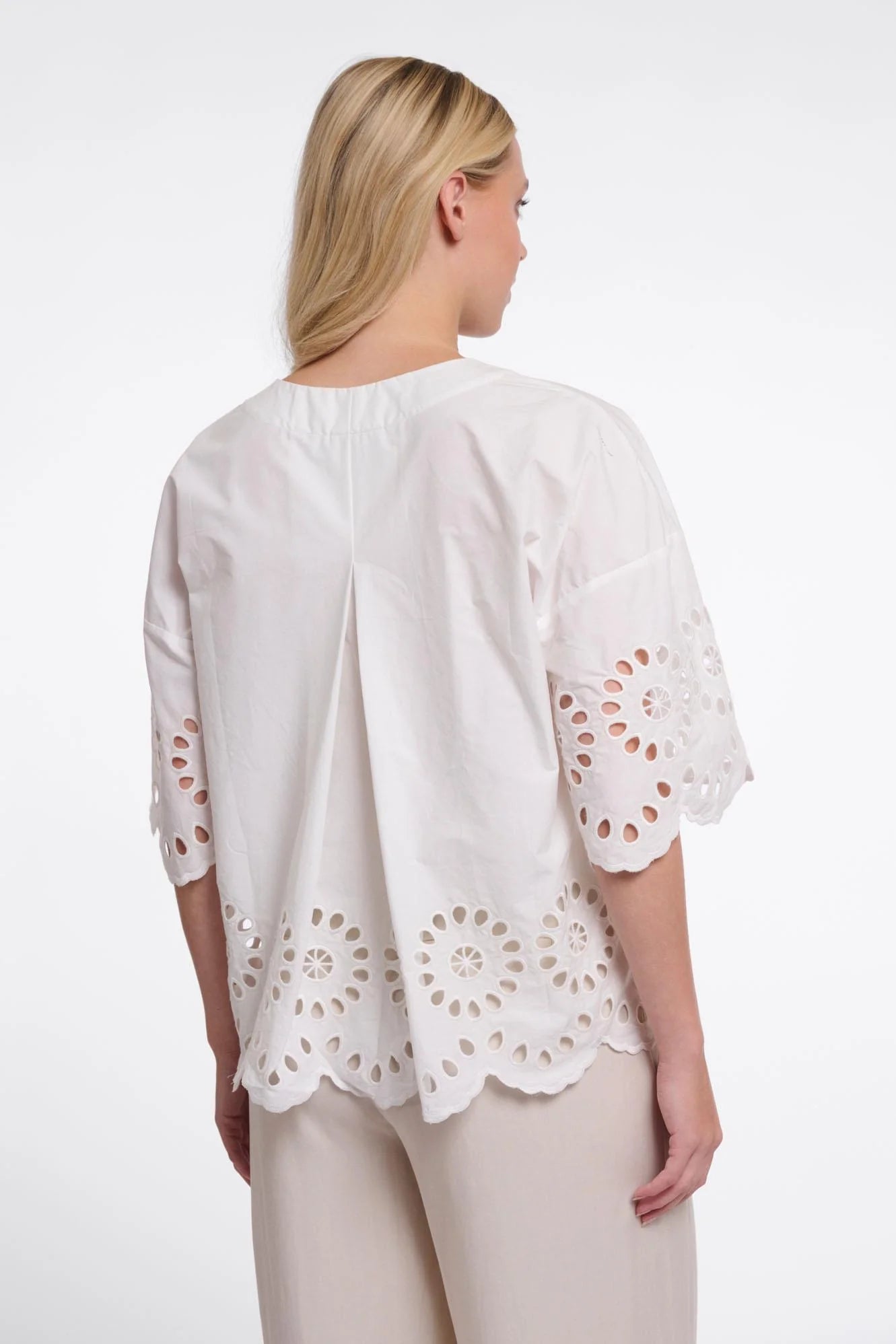 Blusa con ricami