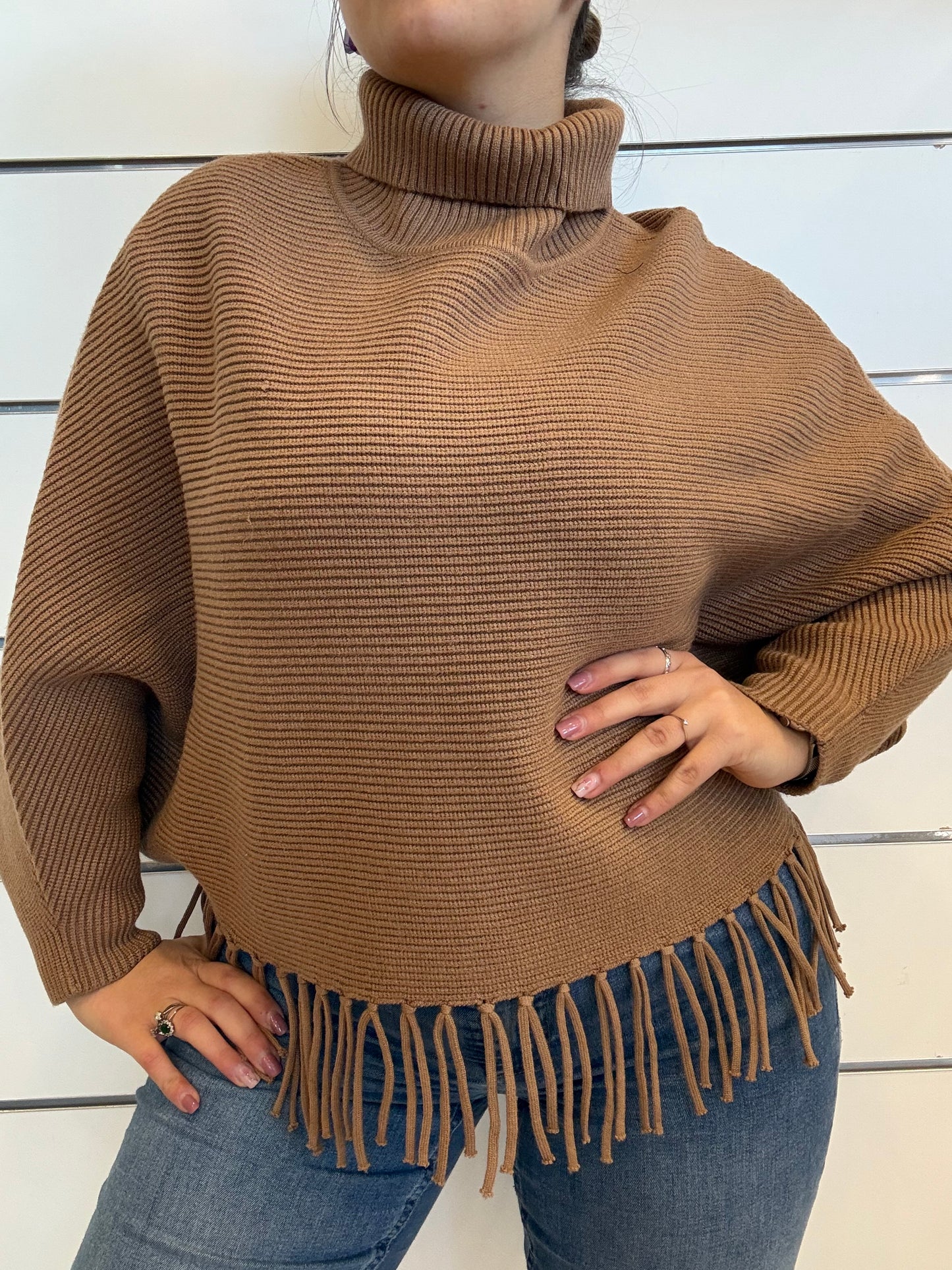 Mantella con maniche color biscotto