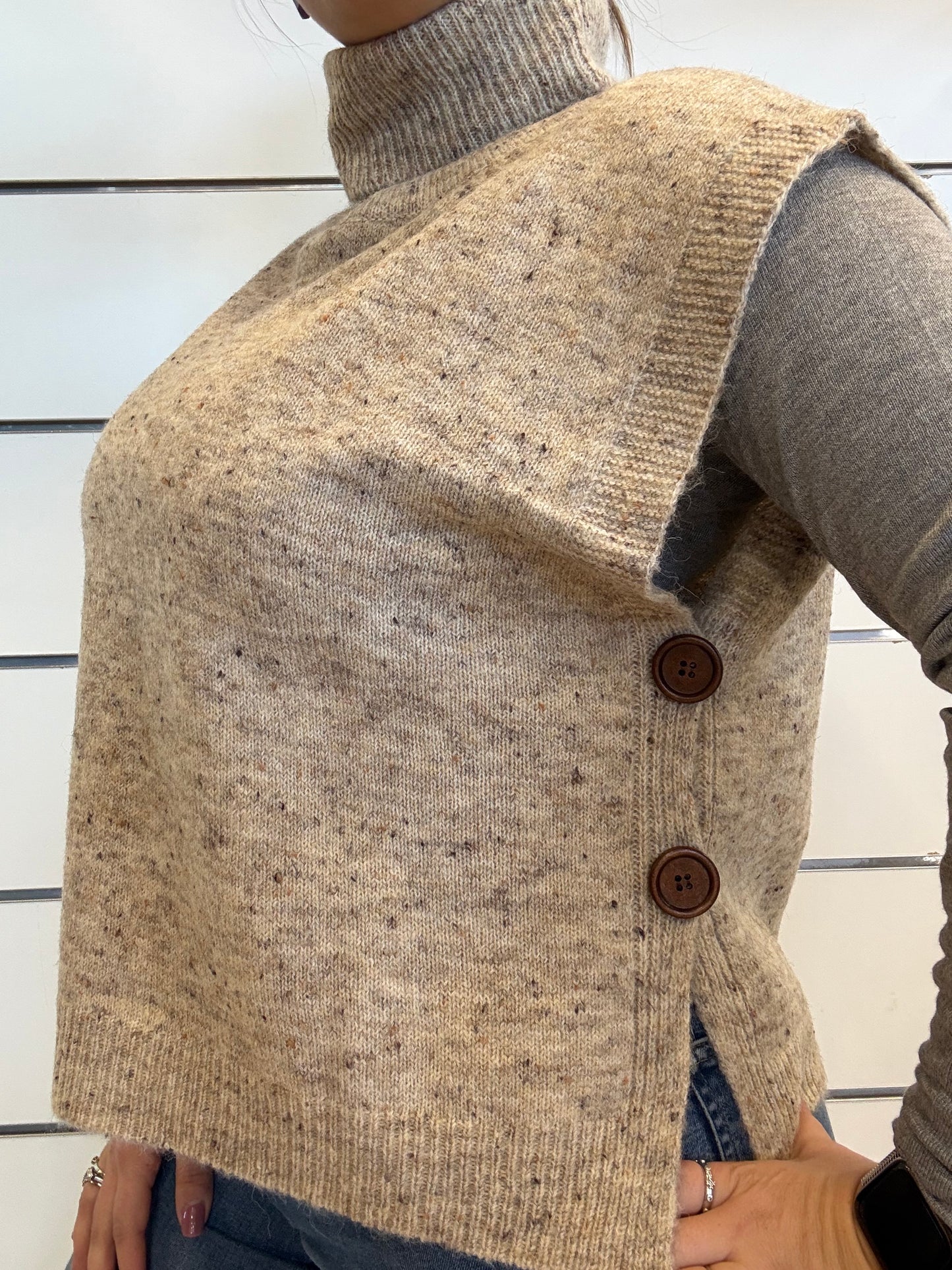 Gilet con bottoncini