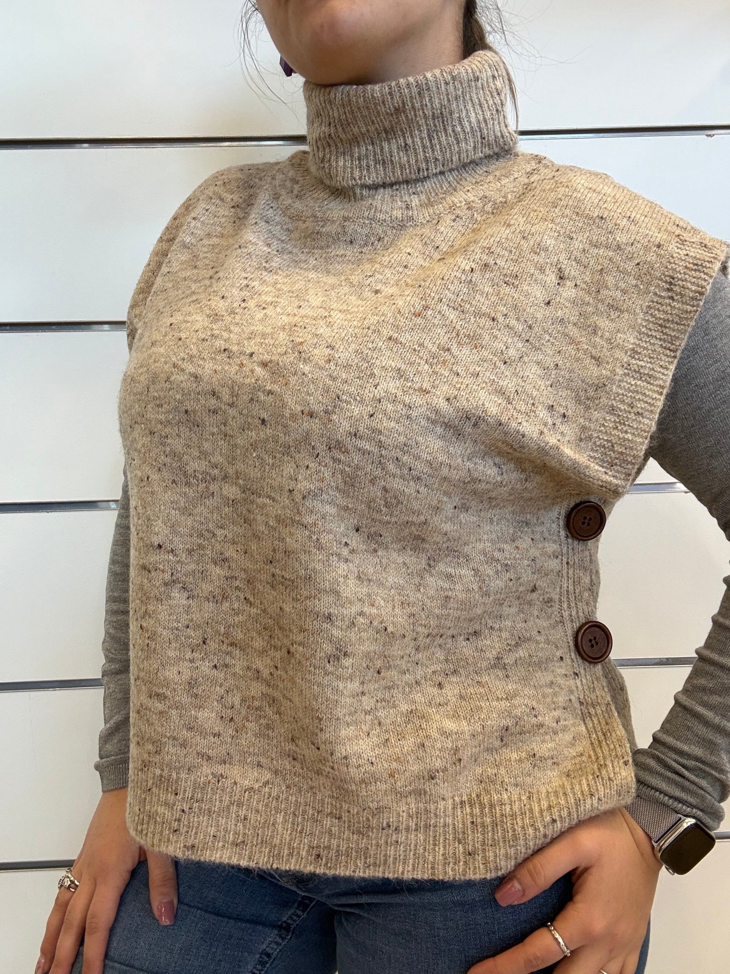 Gilet con bottoncini