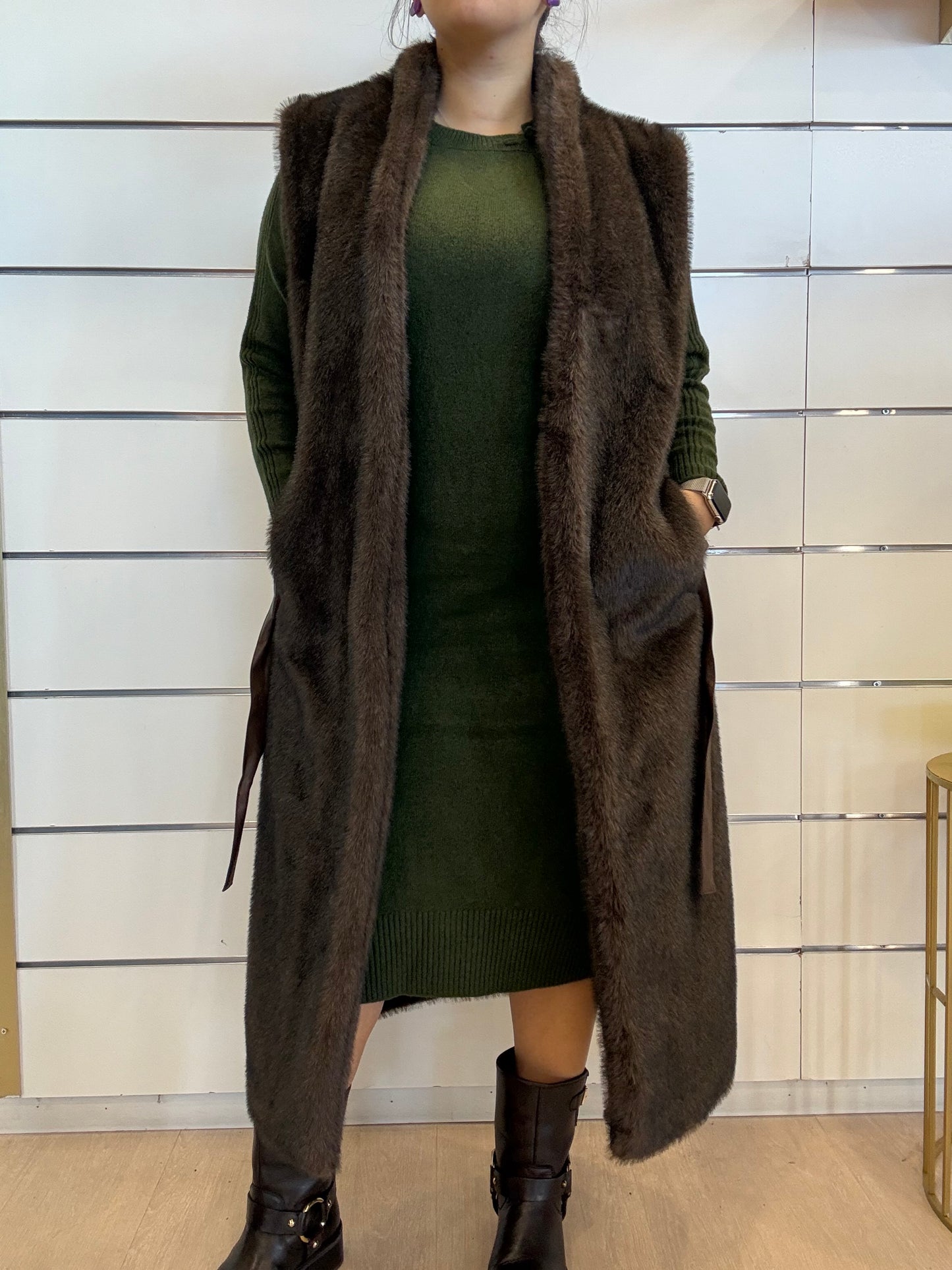 Gilet lungo da donna in ecopelliccia con cintura