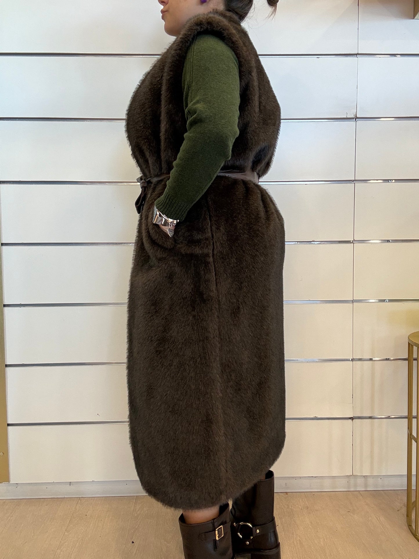 Gilet lungo da donna in ecopelliccia con cintura