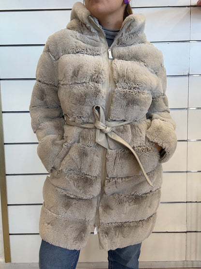 Ecopelliccia con dettagli in ecopelle