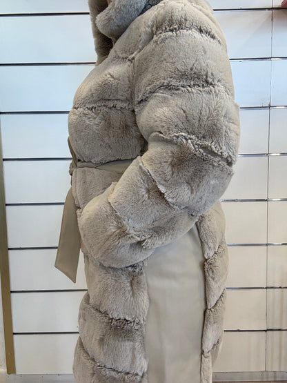 Ecopelliccia con dettagli in ecopelle