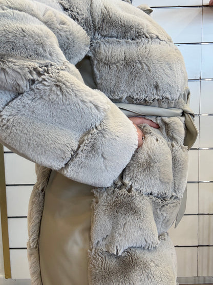 Ecopelliccia con dettagli in ecopelle