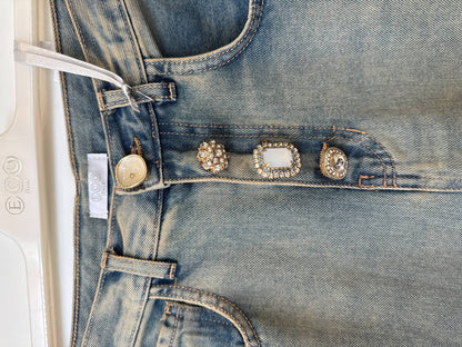 Jeans larghi con bottoni gioiello