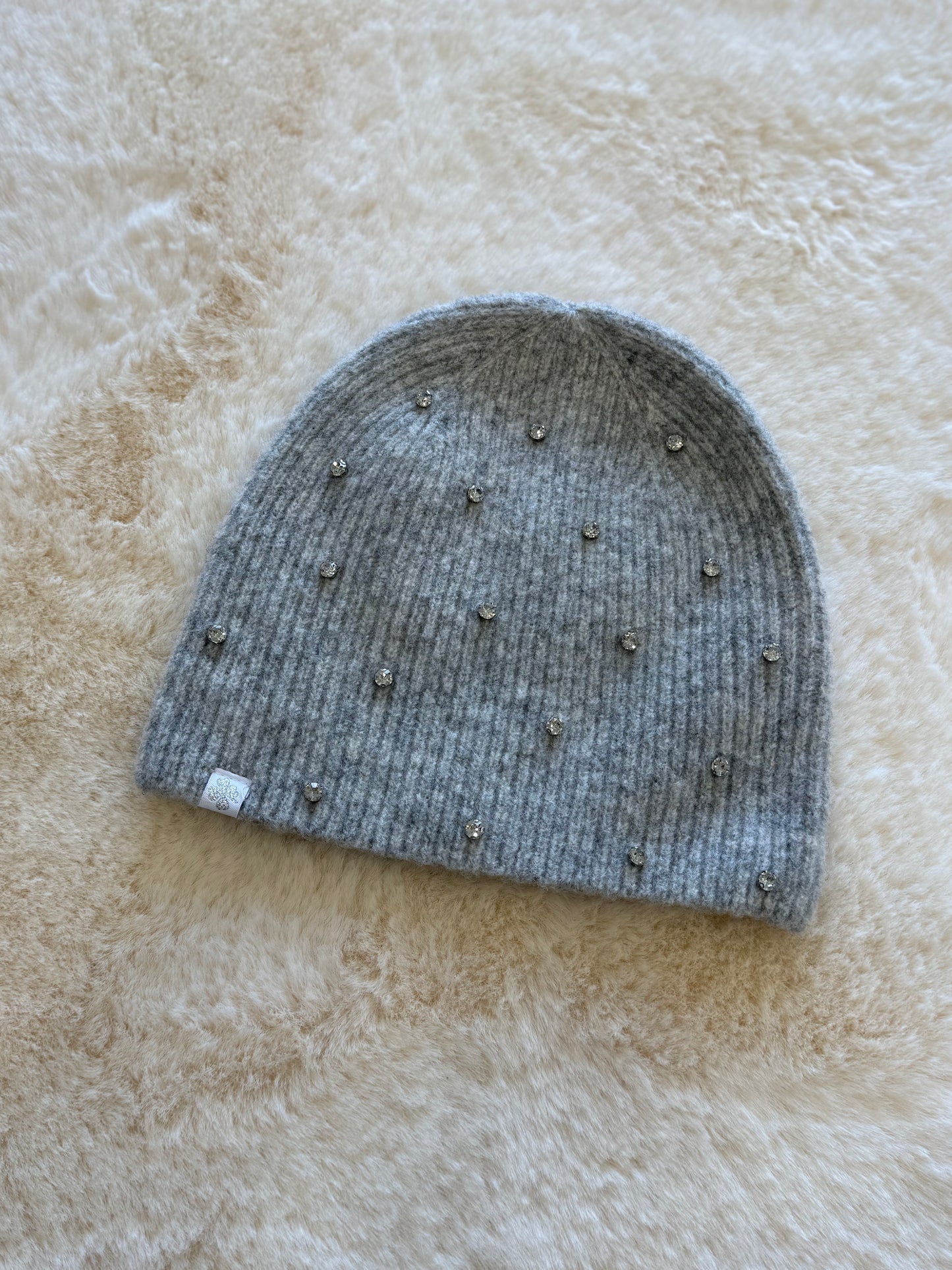 Cappellino grigio con strass